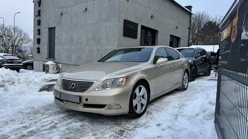 Lexus LS