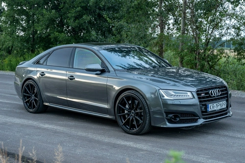 Audi S8