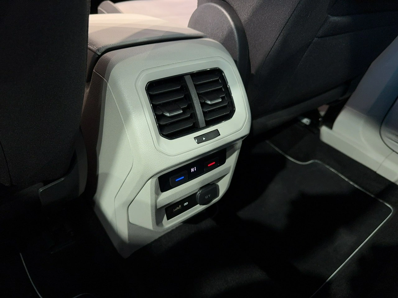 Volkswagen Tiguan - Zdjęcie 14