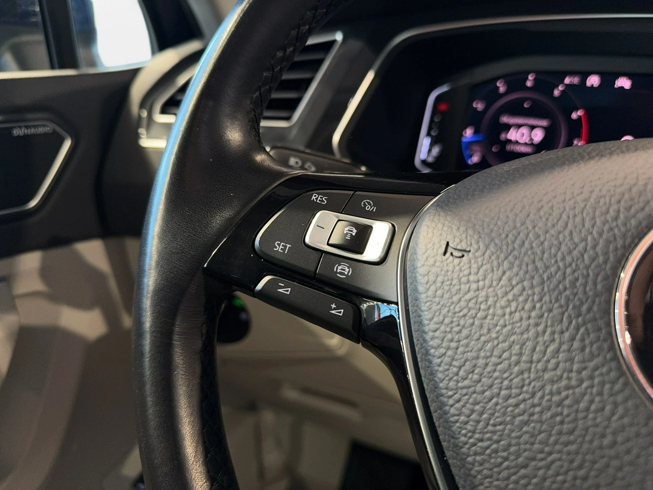 Volkswagen Tiguan - Zdjęcie 20