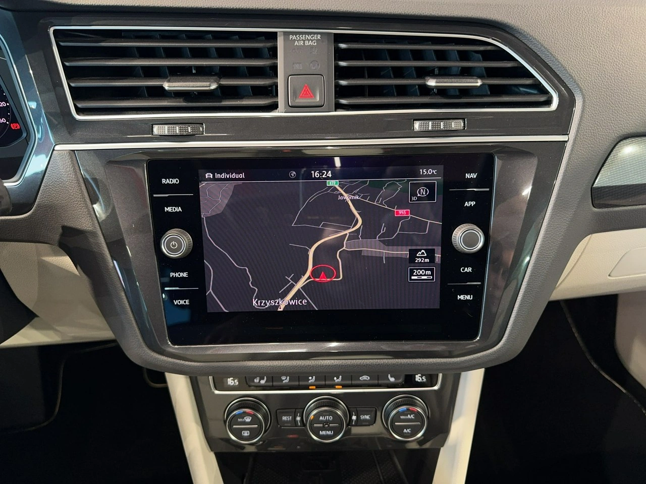 Volkswagen Tiguan - Zdjęcie 24