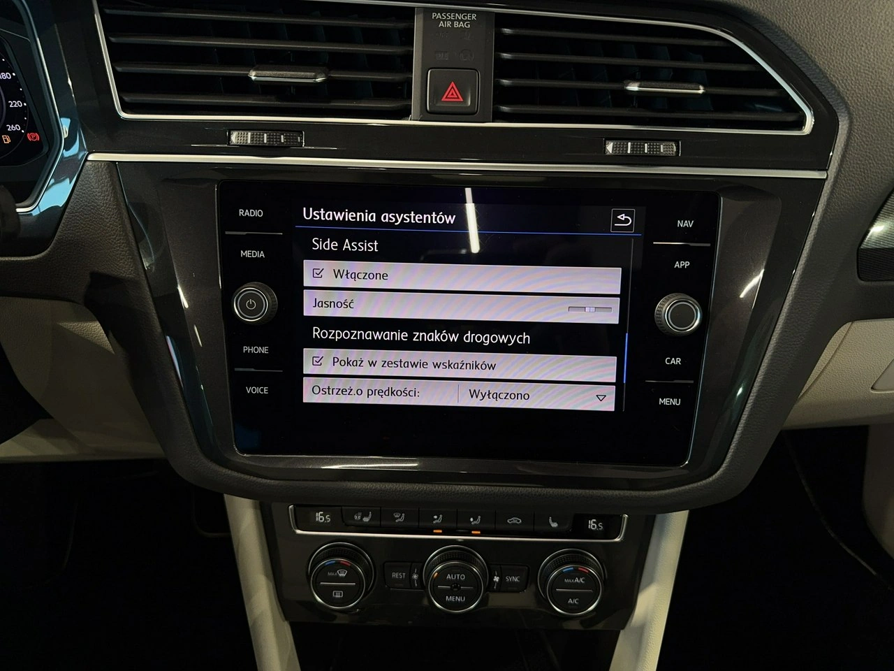 Volkswagen Tiguan - Zdjęcie 28