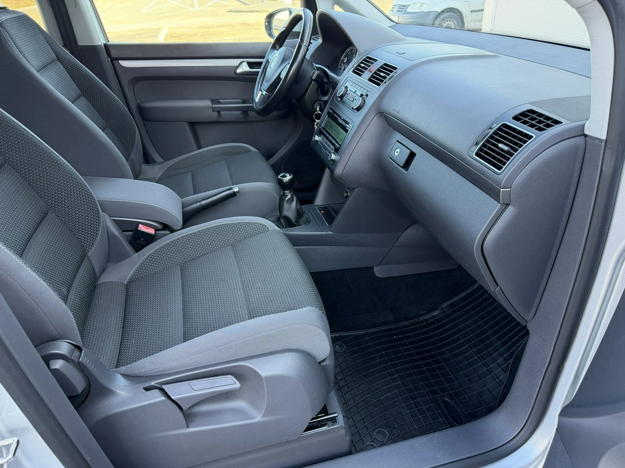 Volkswagen Touran - Zdjęcie 30