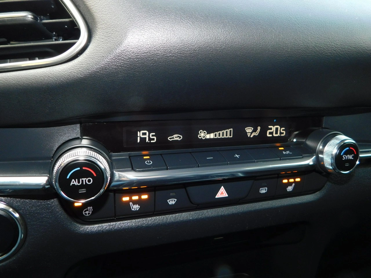 Mazda CX-30 - Zdjęcie 18