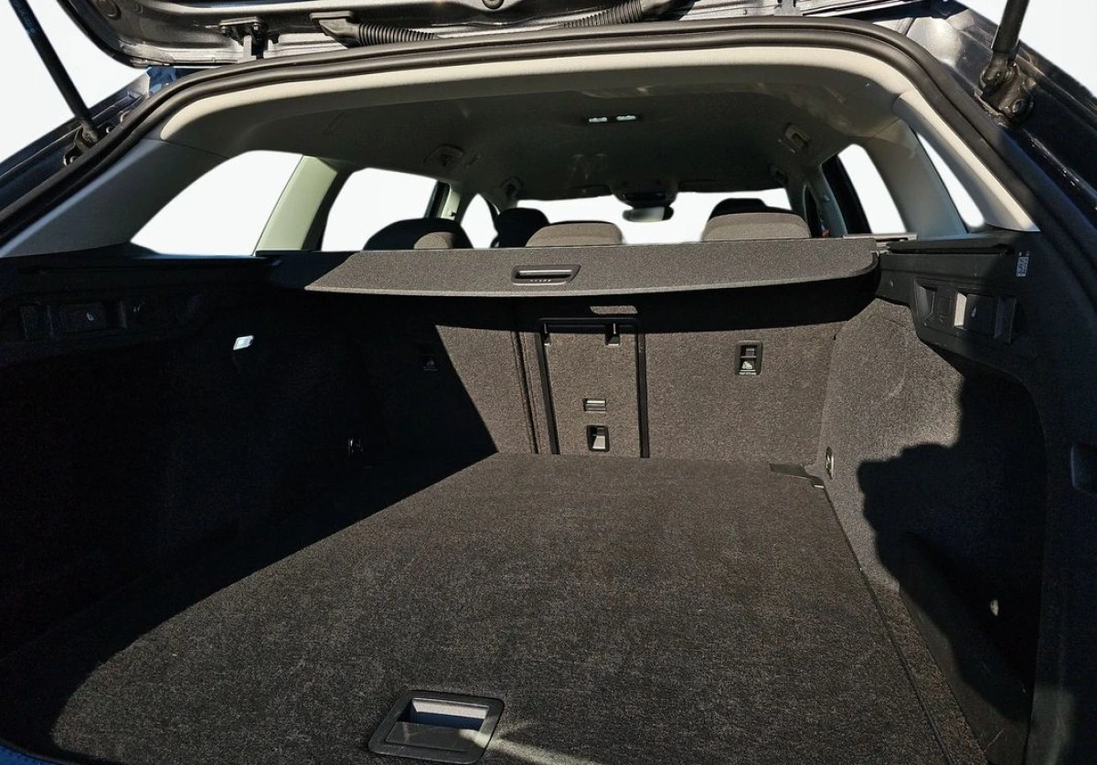 Volkswagen Passat Variant - Zdjęcie 32