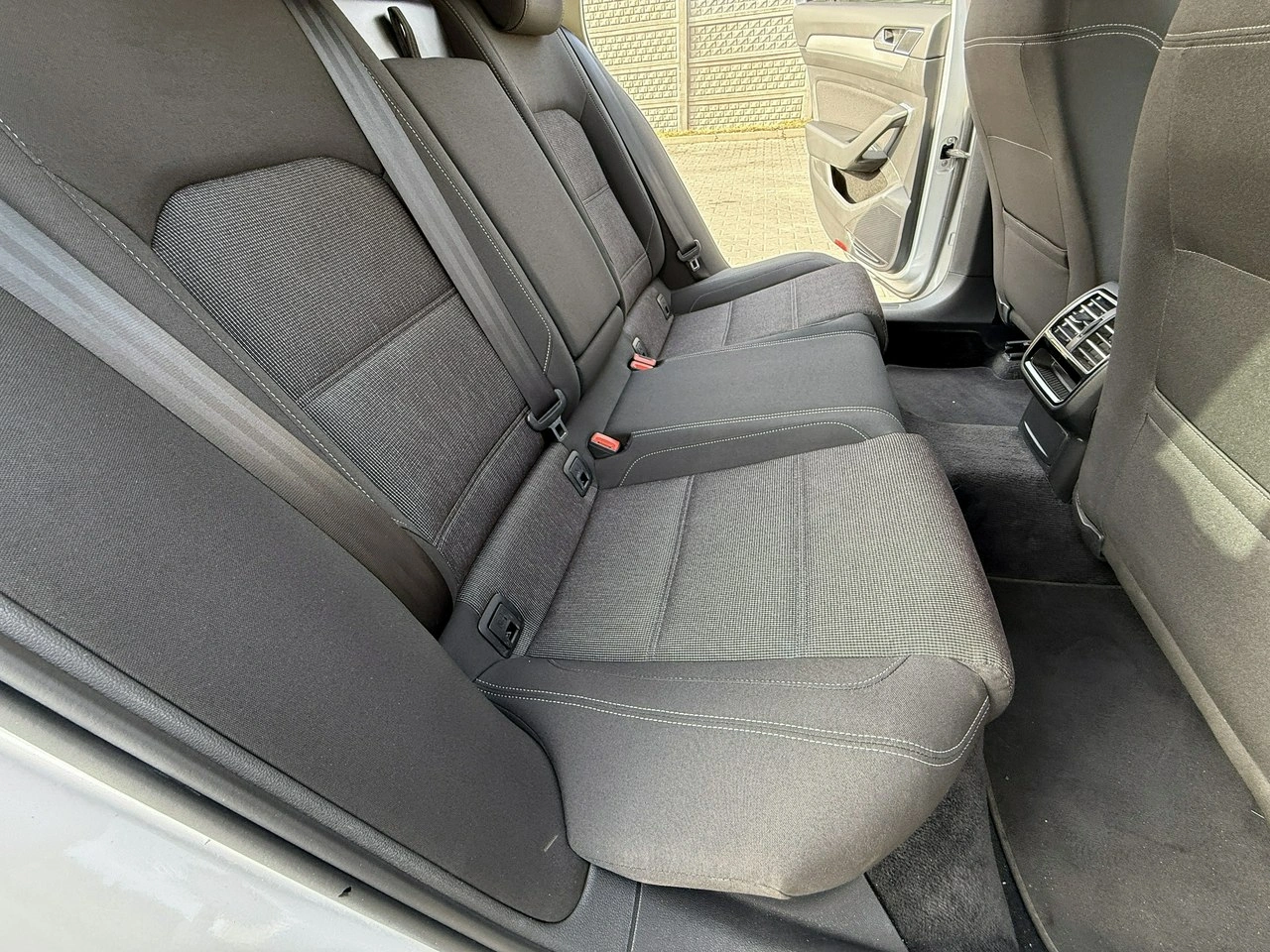 Volkswagen Passat - Zdjęcie 15