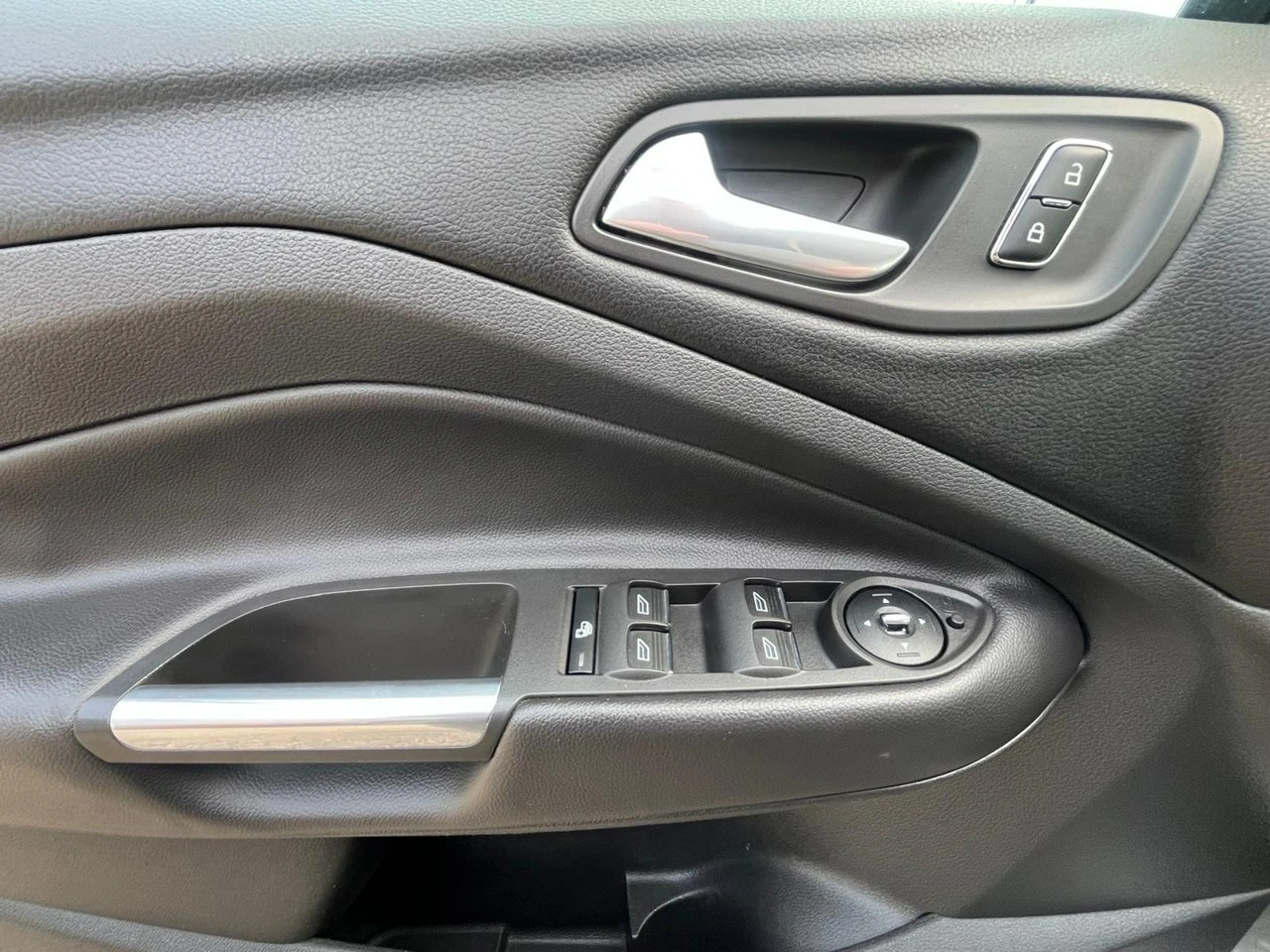 Ford Kuga - Zdjęcie 21