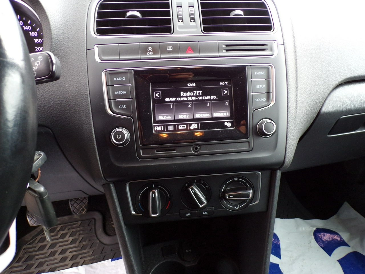 Volkswagen Polo - Zdjęcie 24