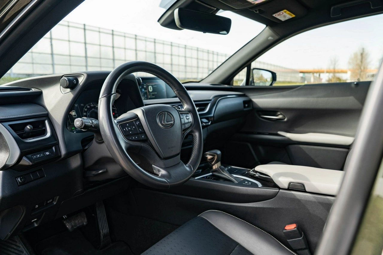 Lexus UX - Zdjęcie 16