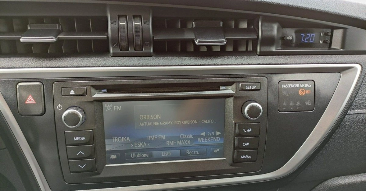 Toyota Auris - Zdjęcie 40