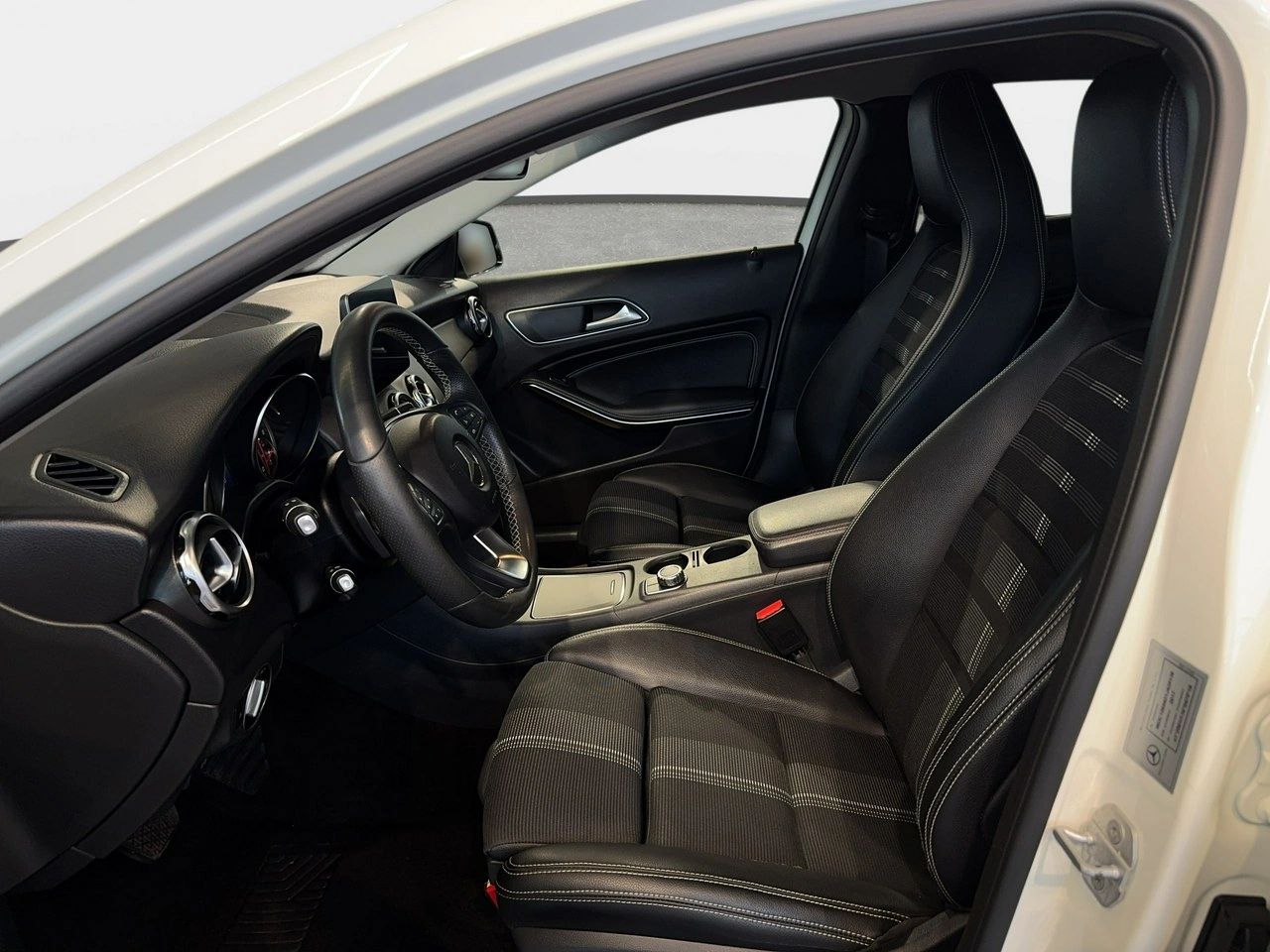 Mercedes GLA 200 - Zdjęcie 11