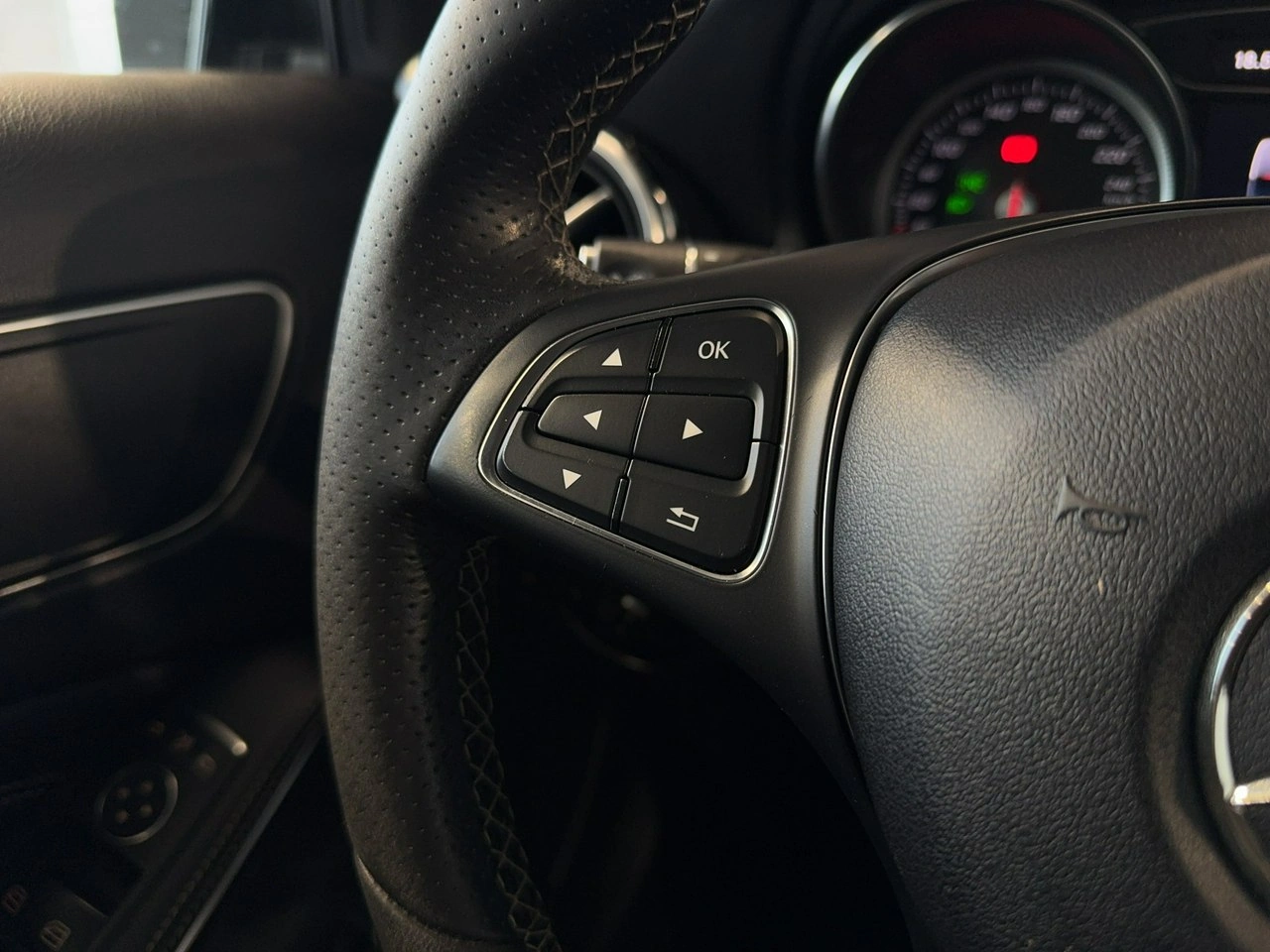 Mercedes GLA 200 - Zdjęcie 17