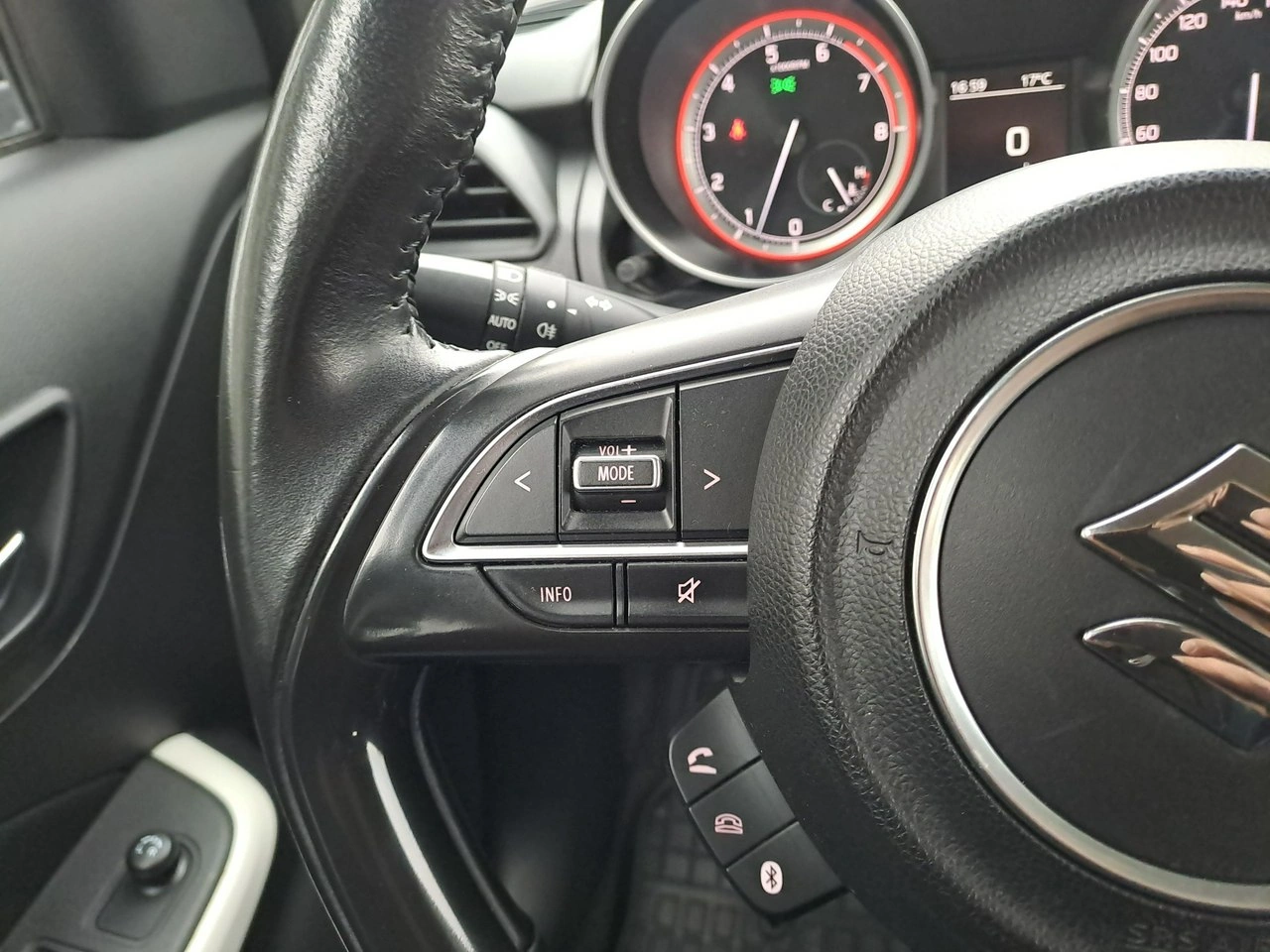 Suzuki Swift - Zdjęcie 16