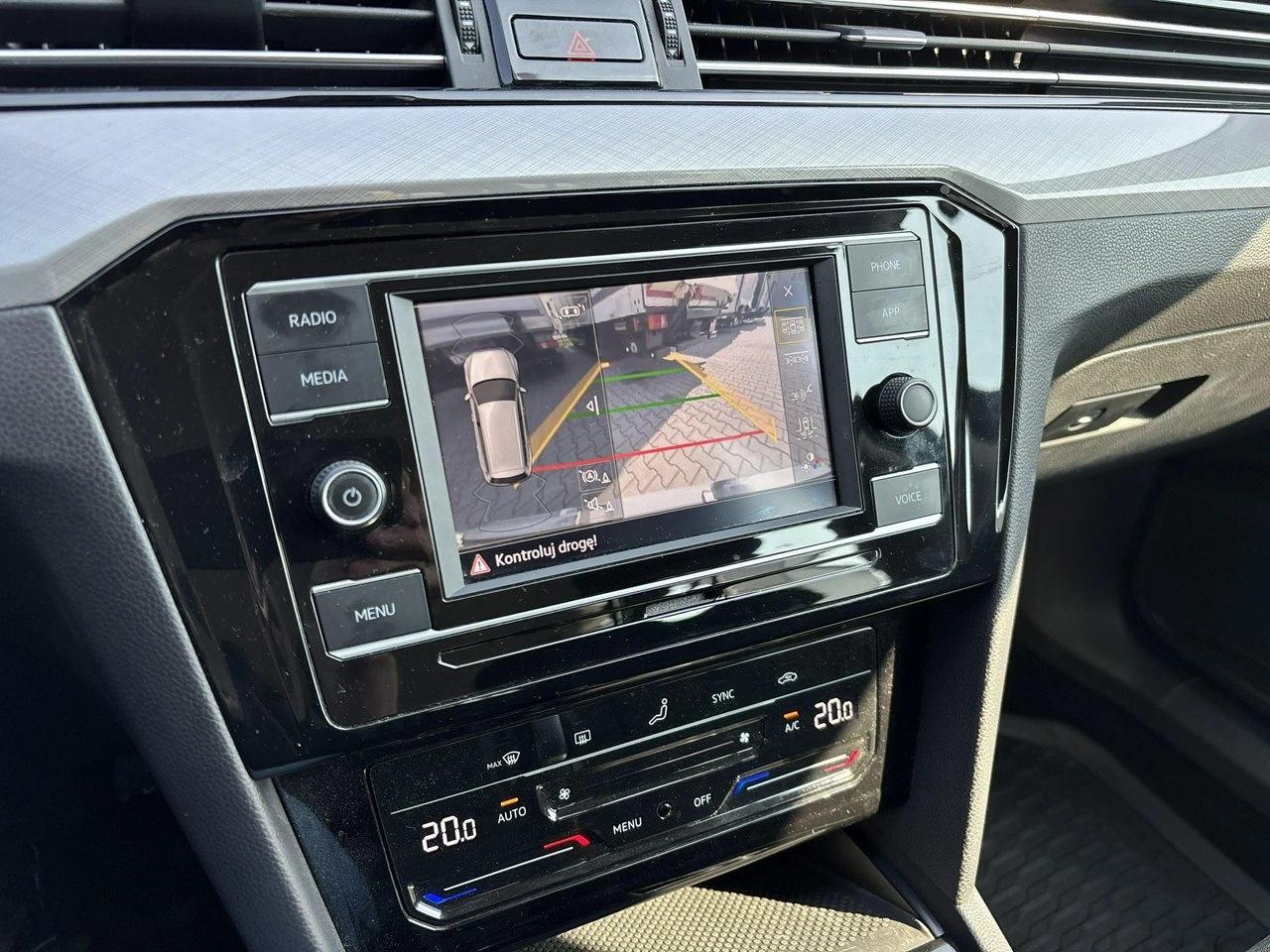 Volkswagen Passat - Zdjęcie 17