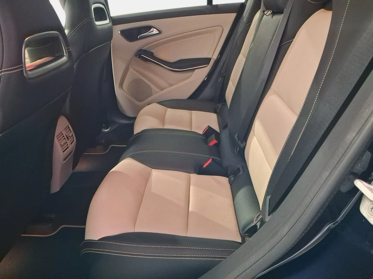 Mercedes CLA 200 - Zdjęcie 9