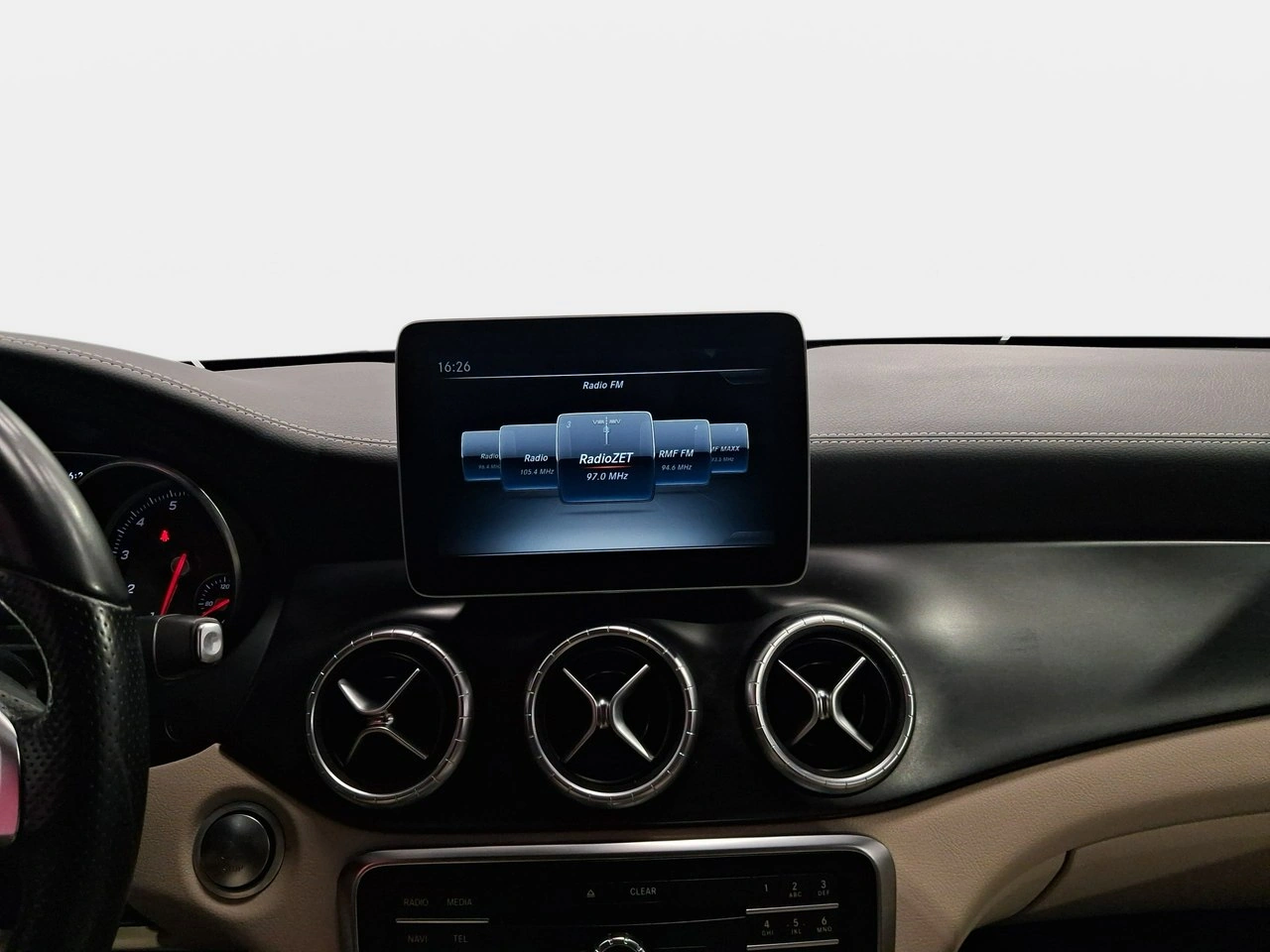 Mercedes CLA 200 - Zdjęcie 18