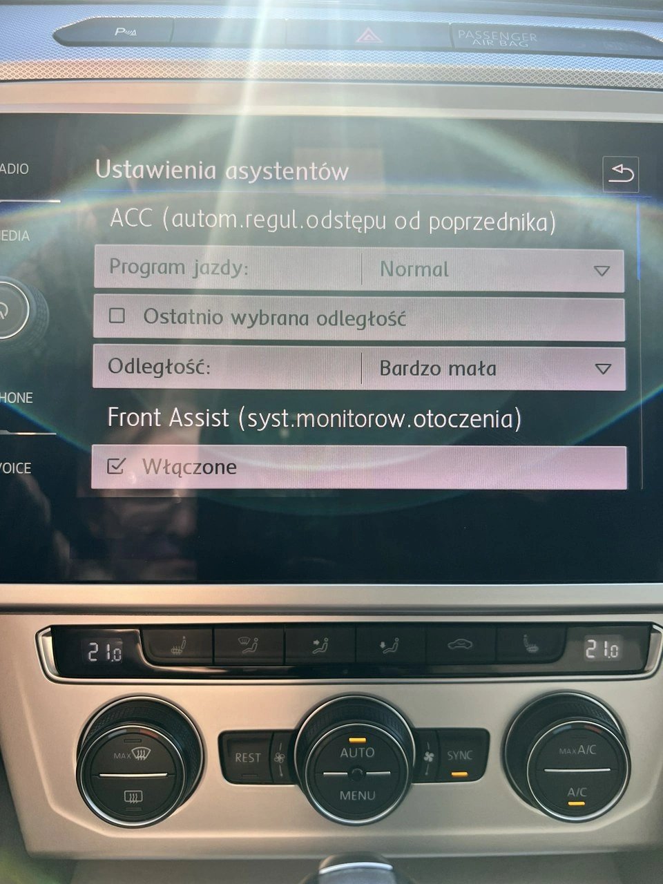 Volkswagen Passat - Zdjęcie 25