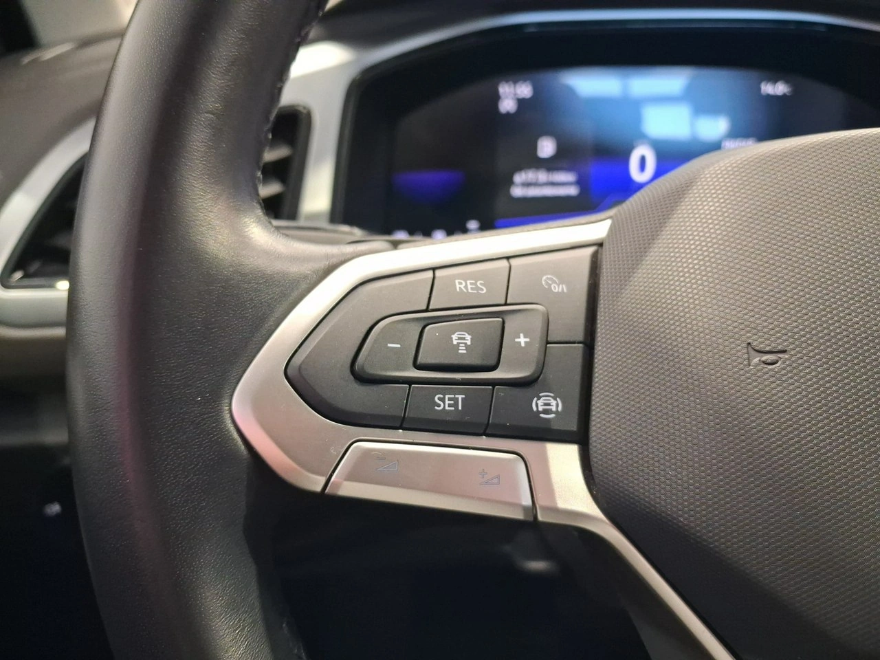 Volkswagen T-Roc - Zdjęcie 15