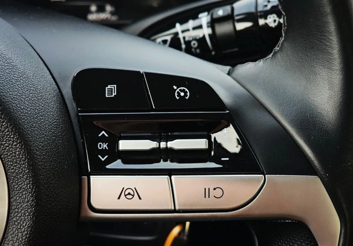 Hyundai Elantra - Zdjęcie 19