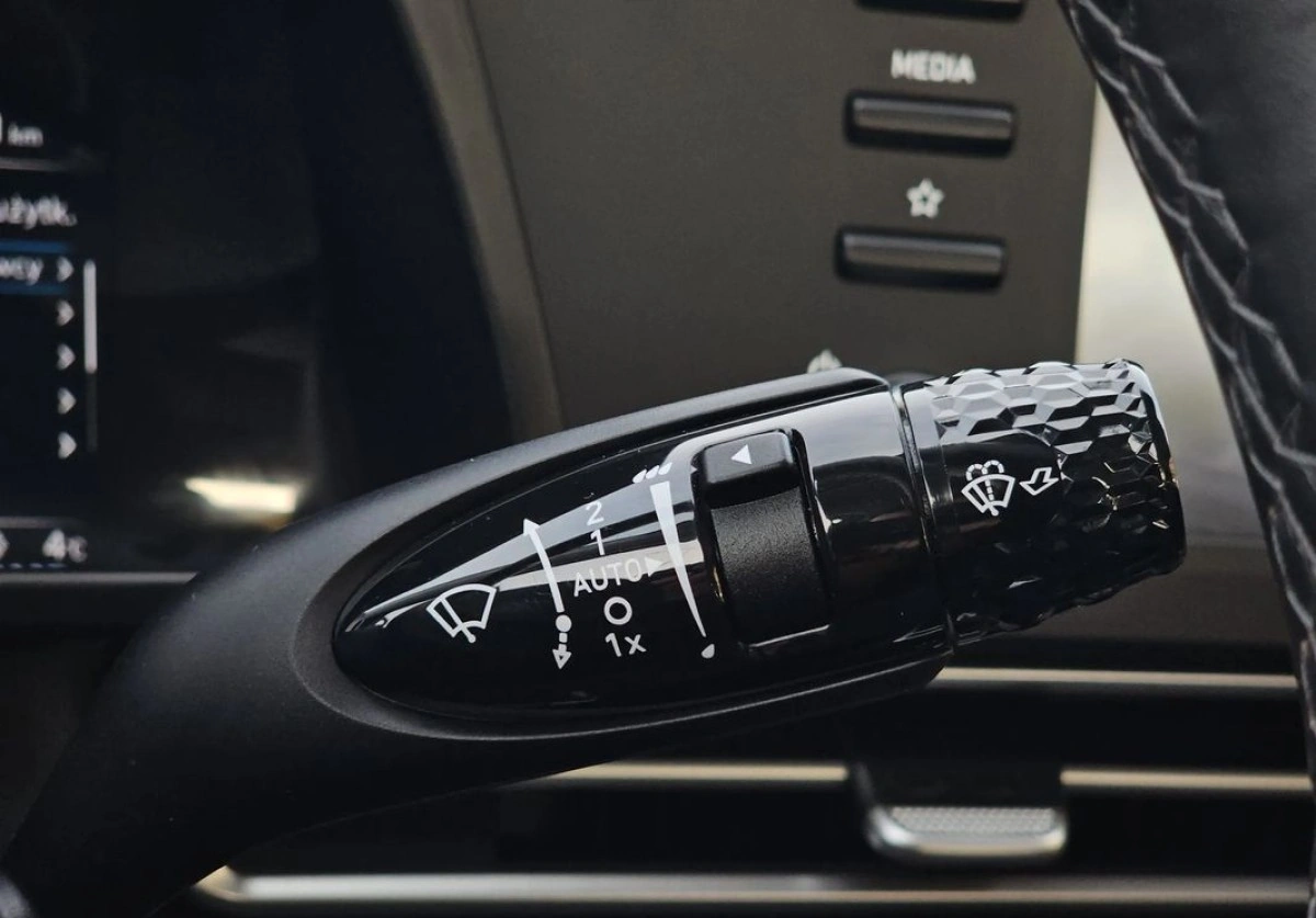 Hyundai Elantra - Zdjęcie 20