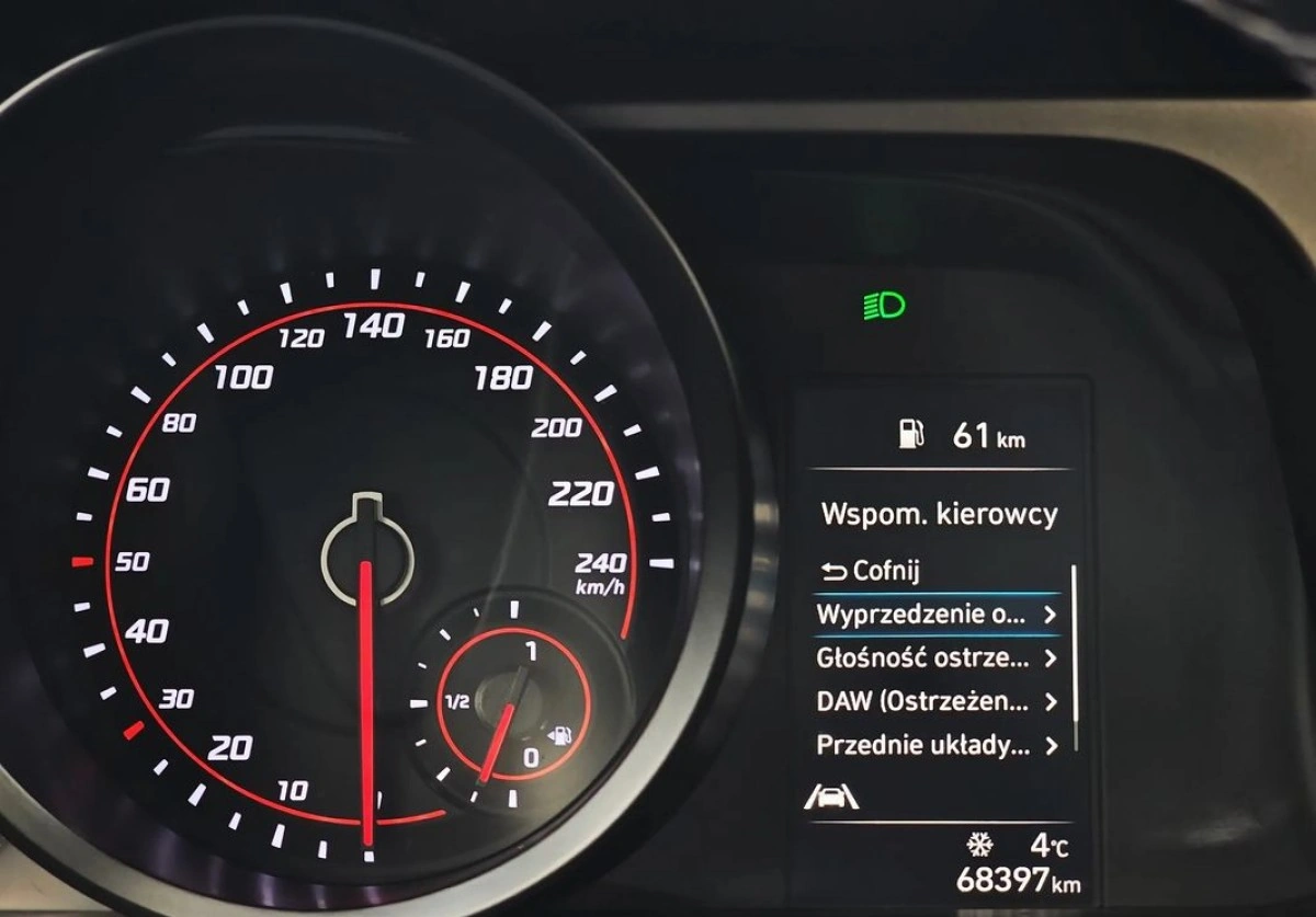 Hyundai Elantra - Zdjęcie 21