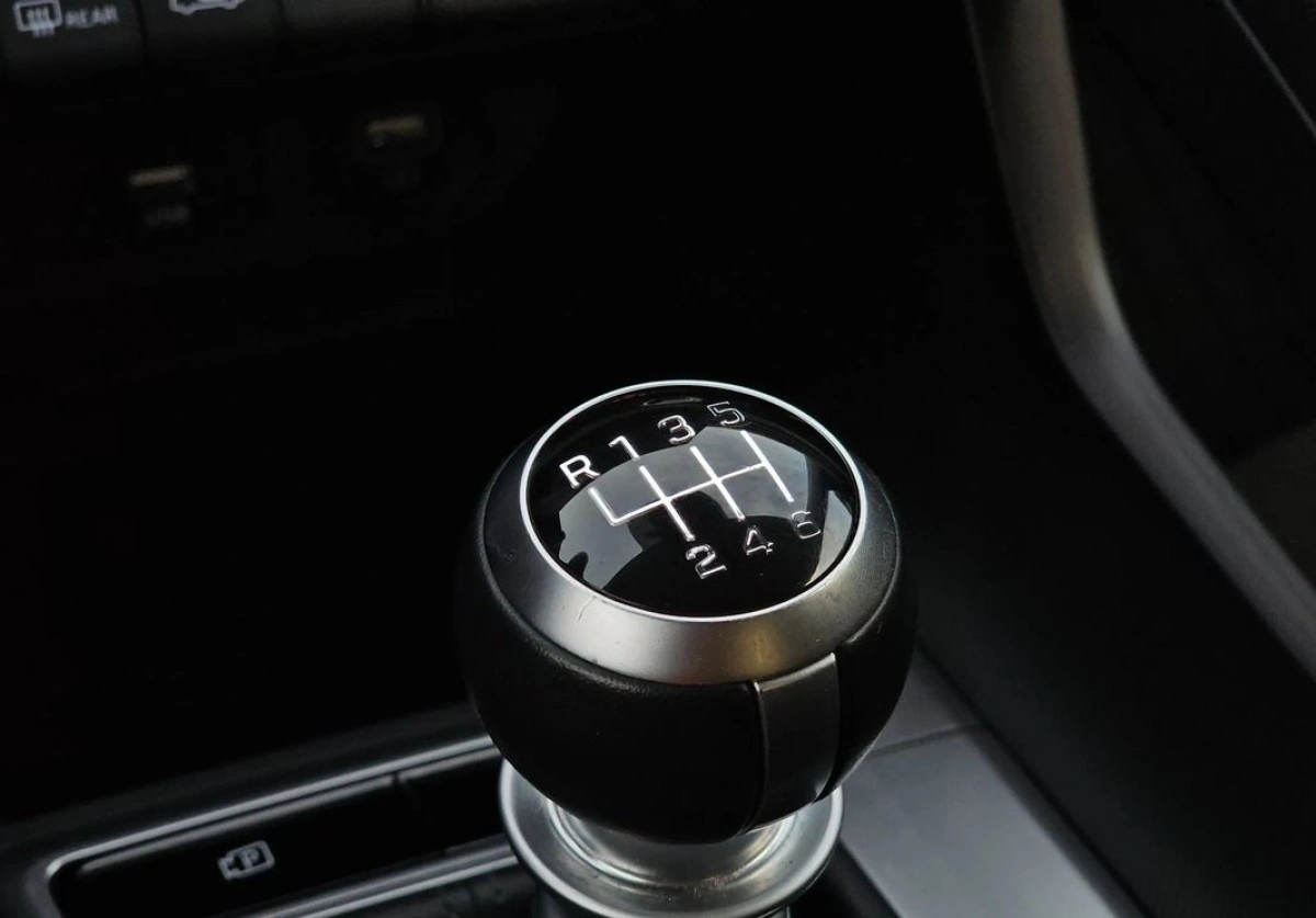 Hyundai Elantra - Zdjęcie 27