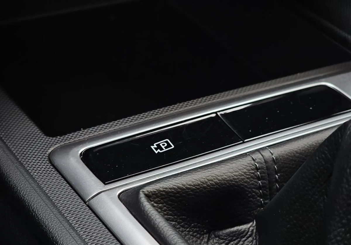 Hyundai Elantra - Zdjęcie 28