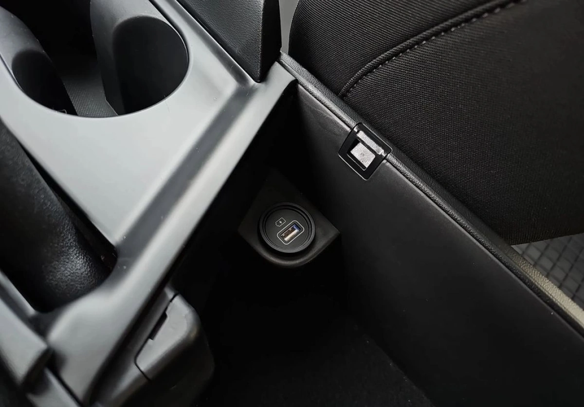 Hyundai Elantra - Zdjęcie 29