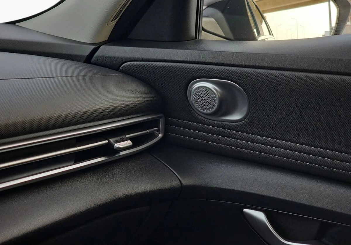 Hyundai Elantra - Zdjęcie 30