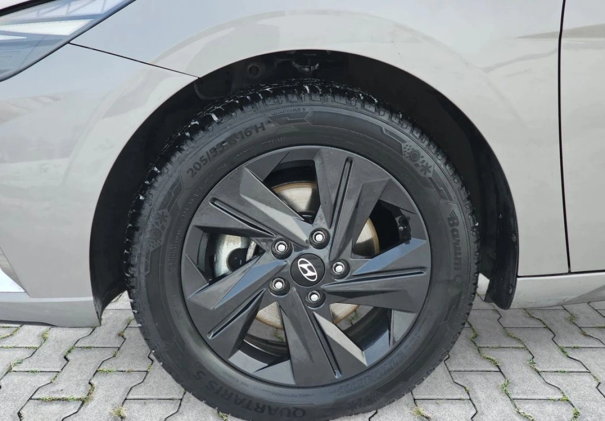 Hyundai Elantra - Zdjęcie 33