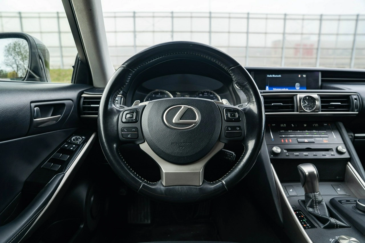 Lexus IS - Zdjęcie 16