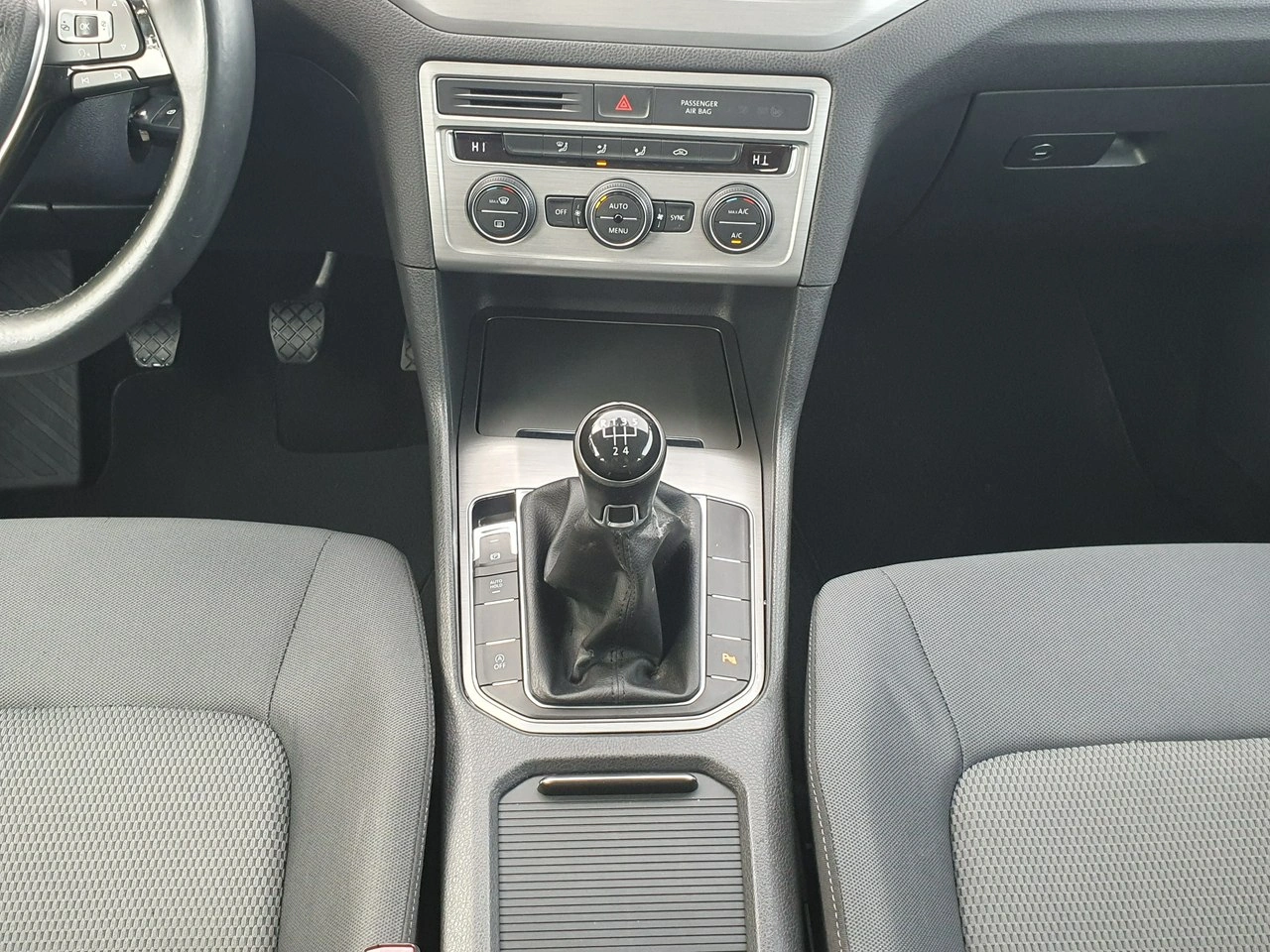 Volkswagen Golf Sportsvan - Zdjęcie 30