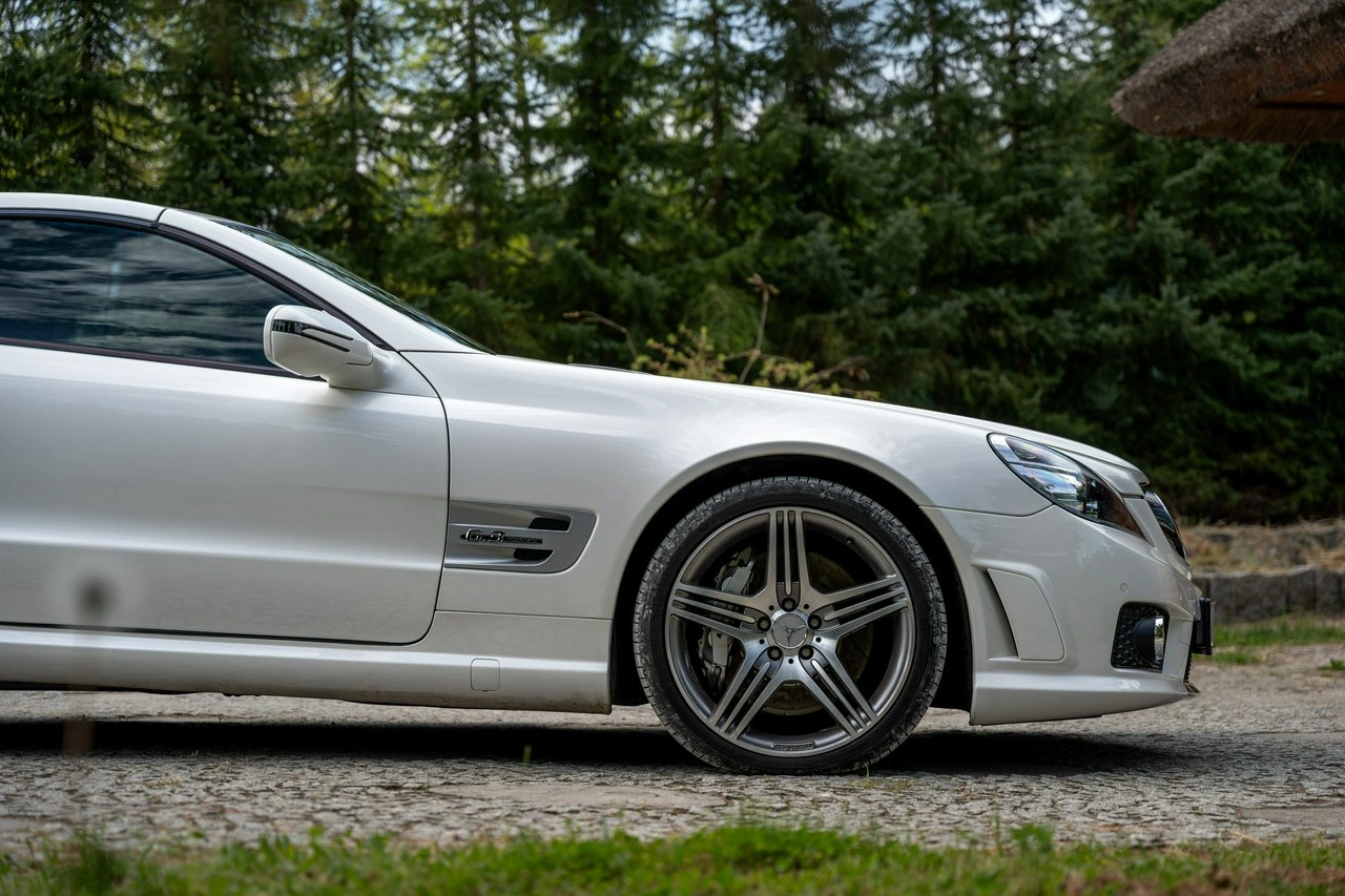 Mercedes SL 63 AMG - Zdjęcie 17