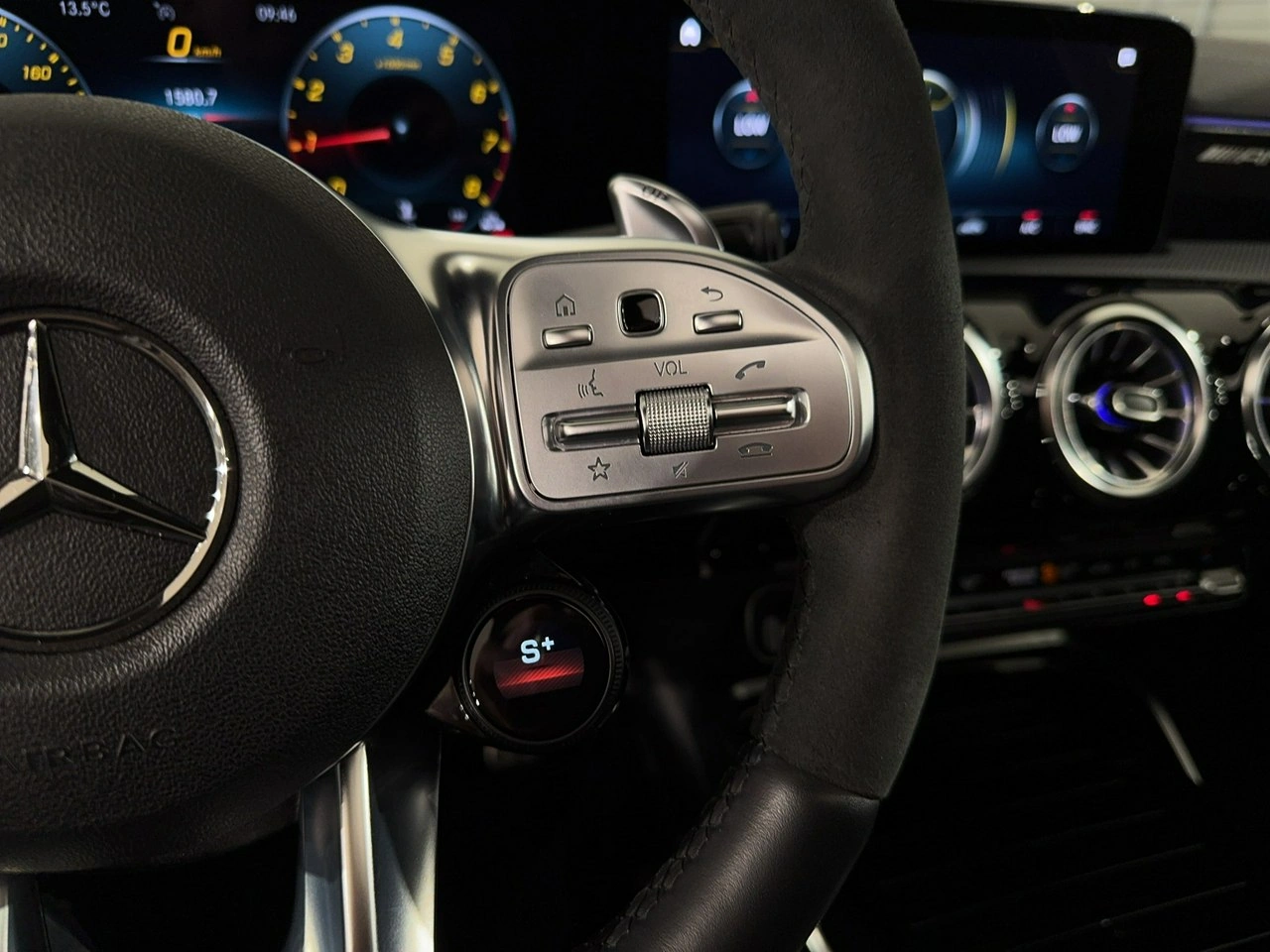Mercedes CLA 35 AMG - Zdjęcie 21