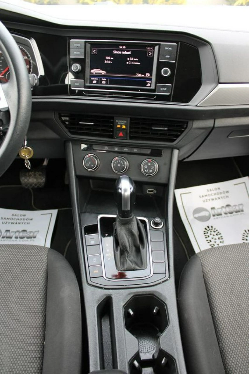 Volkswagen Jetta - Zdjęcie 22