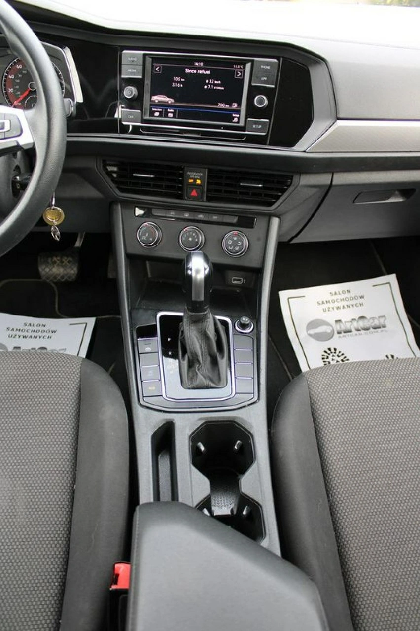 Volkswagen Jetta - Zdjęcie 25