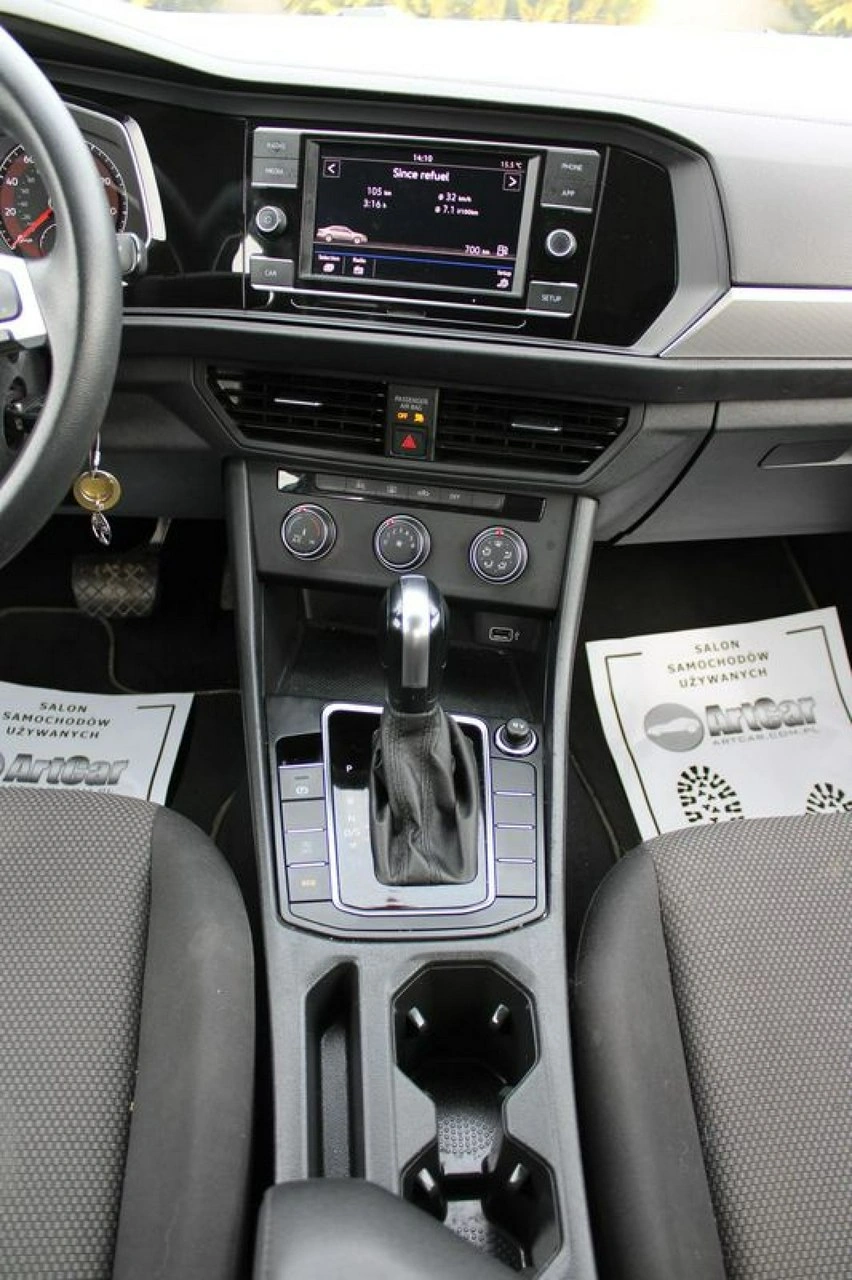 Volkswagen Jetta - Zdjęcie 27