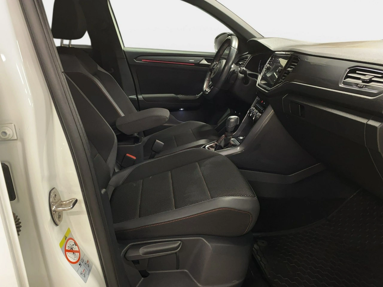 Volkswagen T-Roc - Zdjęcie 12