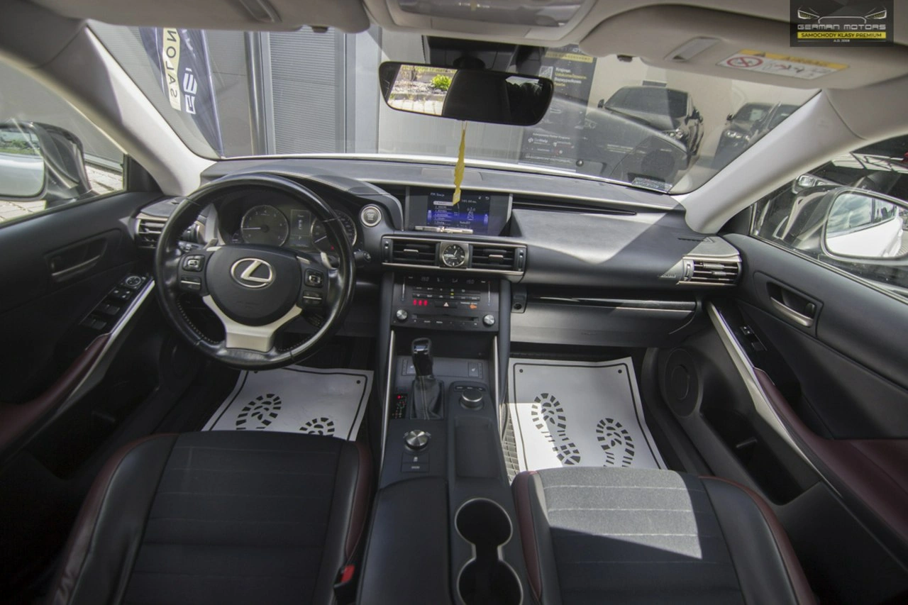 Lexus IS - Zdjęcie 25