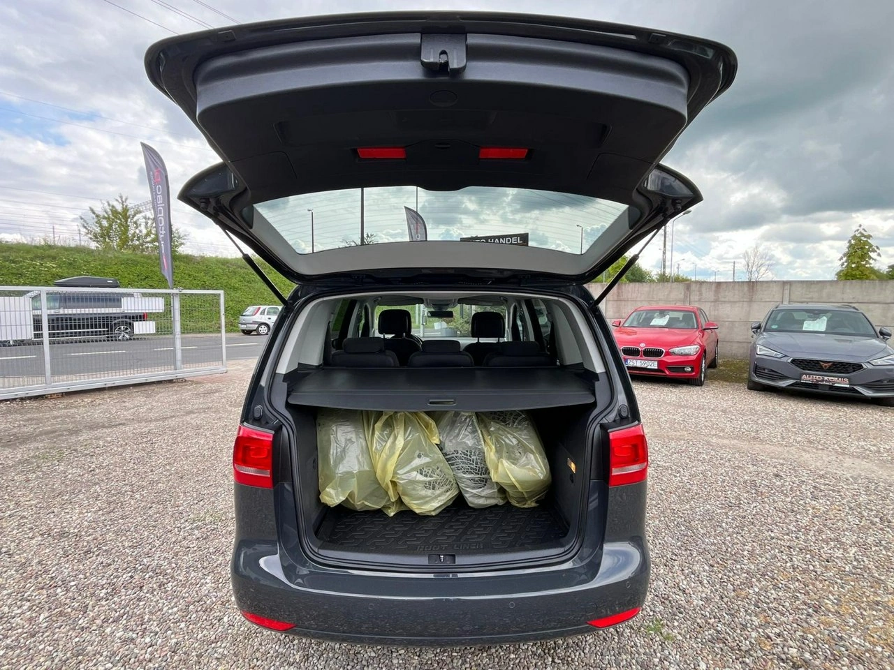 Volkswagen Touran - Zdjęcie 11