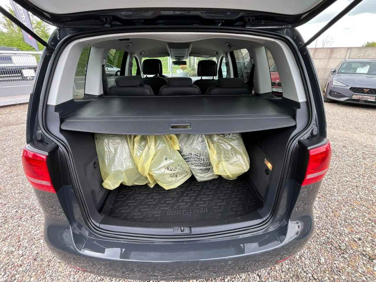 Volkswagen Touran - Zdjęcie 12