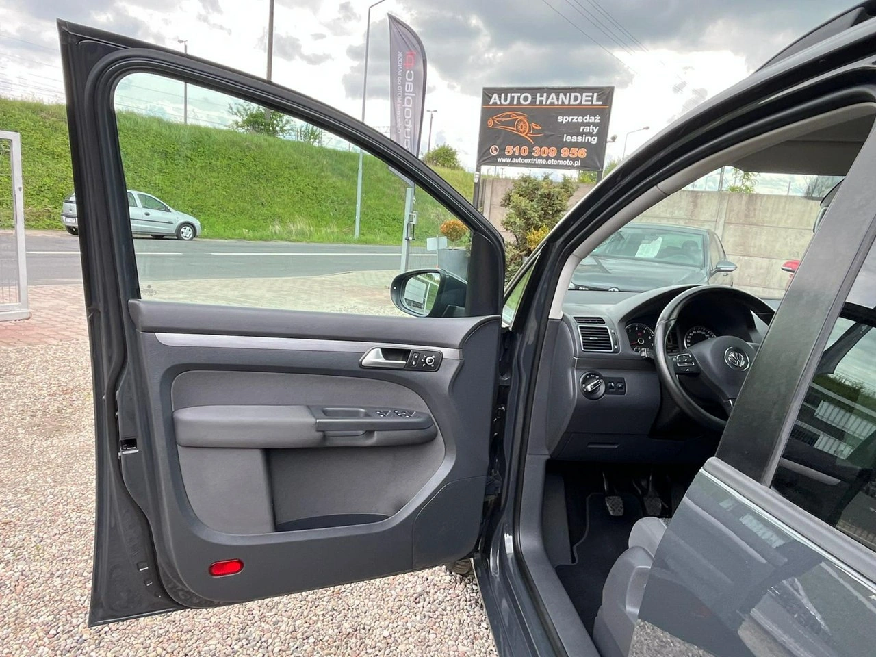 Volkswagen Touran - Zdjęcie 17