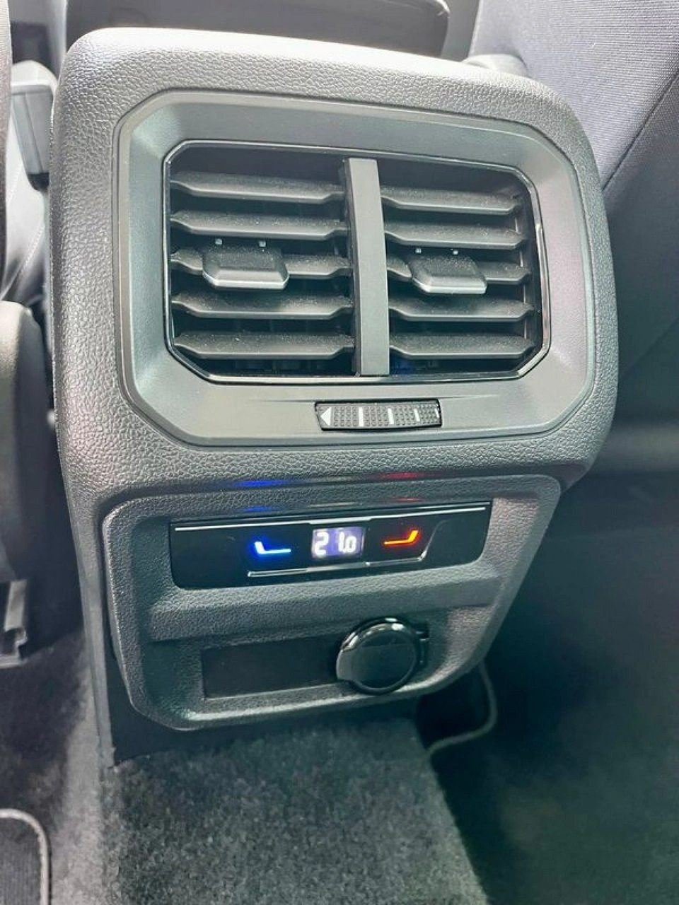 Volkswagen Tiguan - Zdjęcie 12