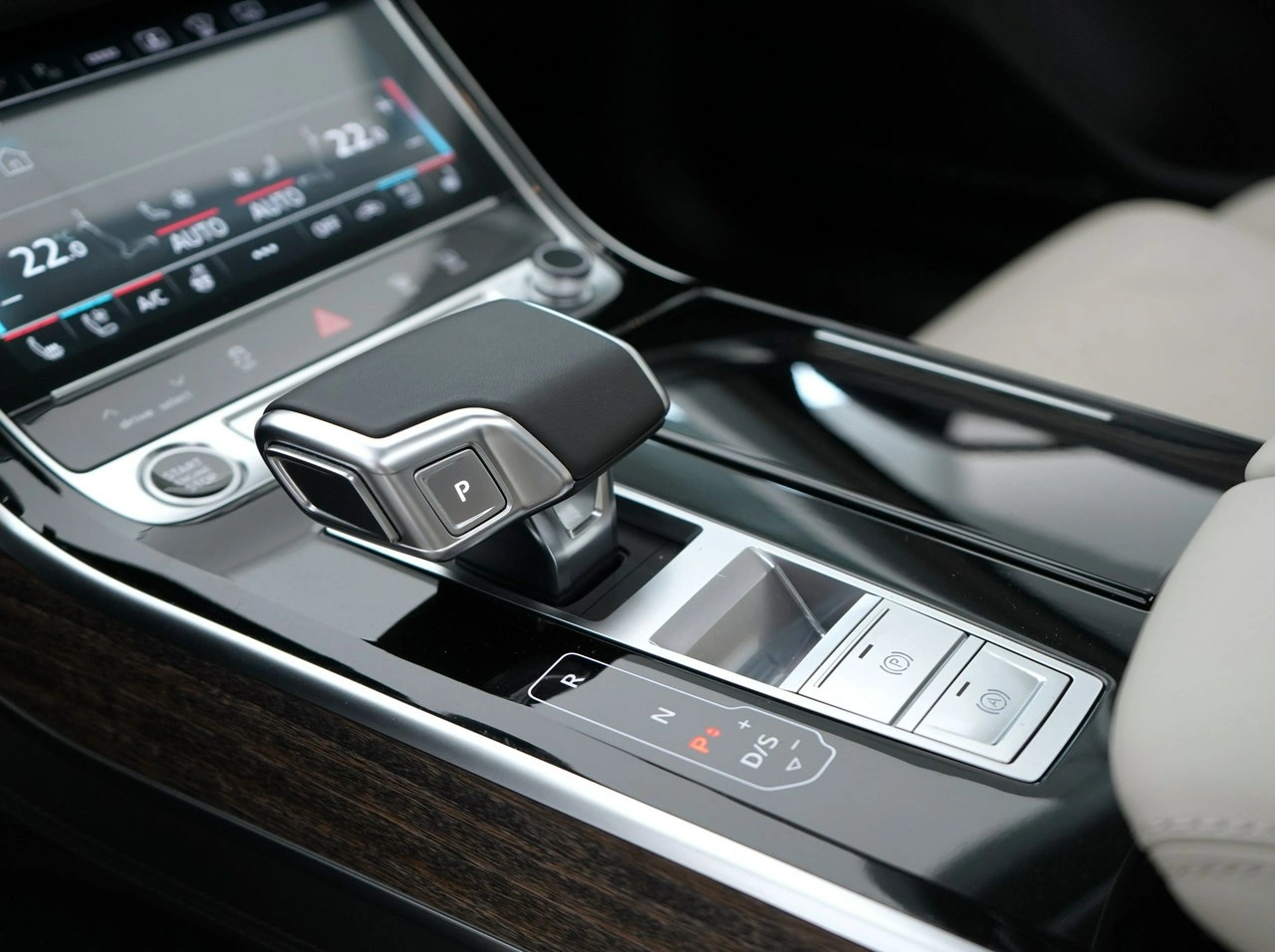 Audi A8 - Zdjęcie 17