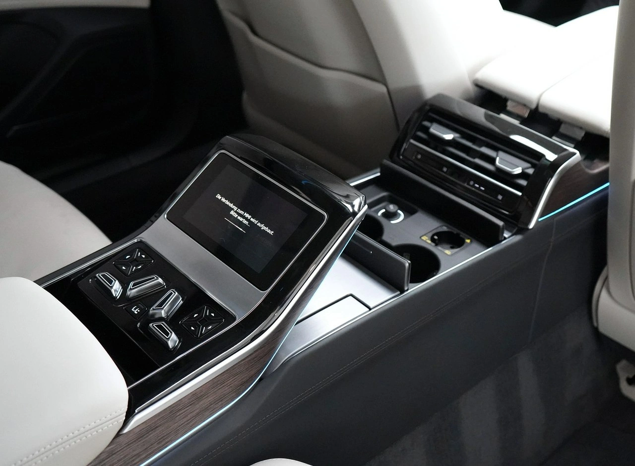 Audi A8 - Zdjęcie 31