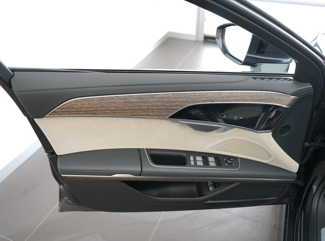 Audi A8 - Zdjęcie 12