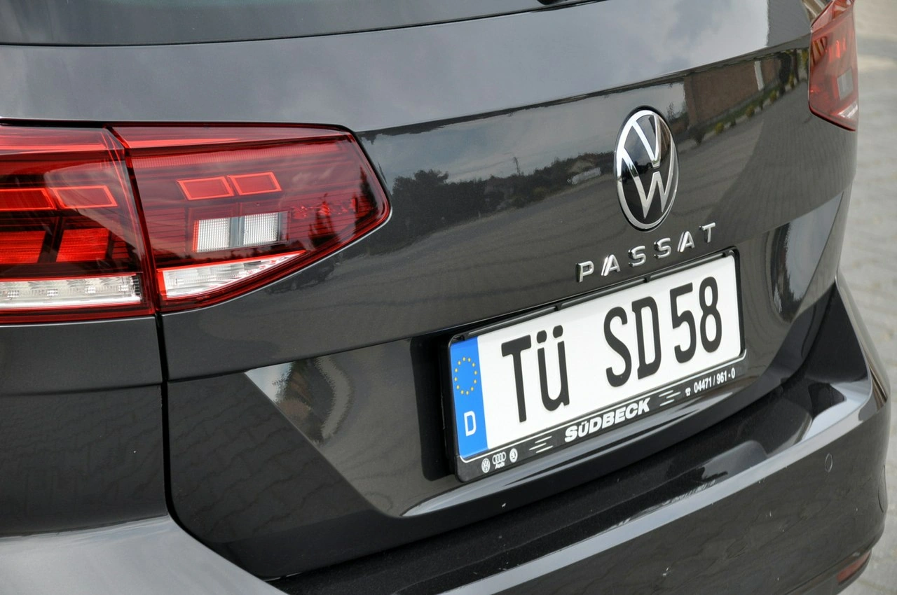 Volkswagen Passat Variant - Zdjęcie 15