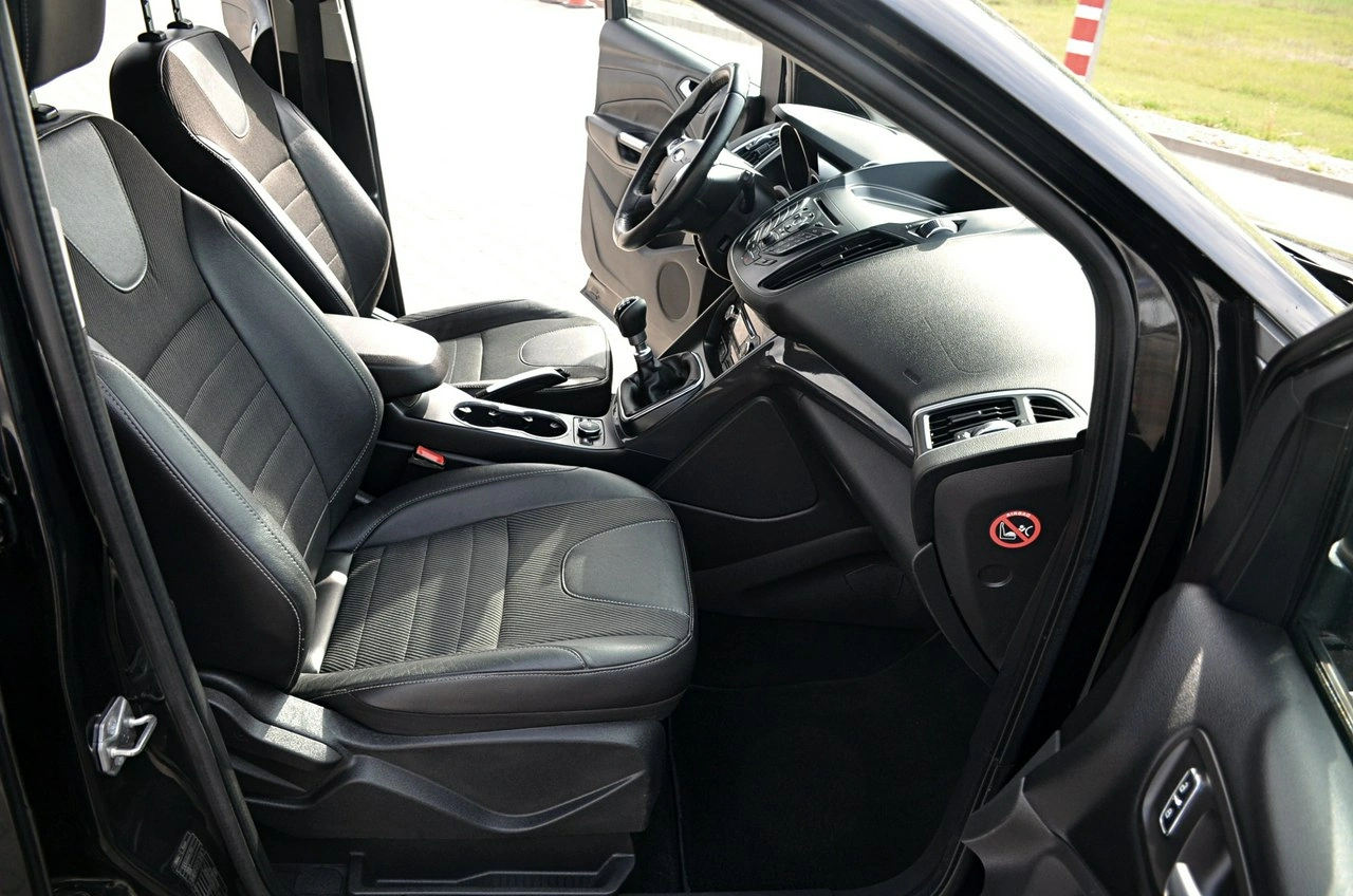 Ford Kuga - Zdjęcie 18
