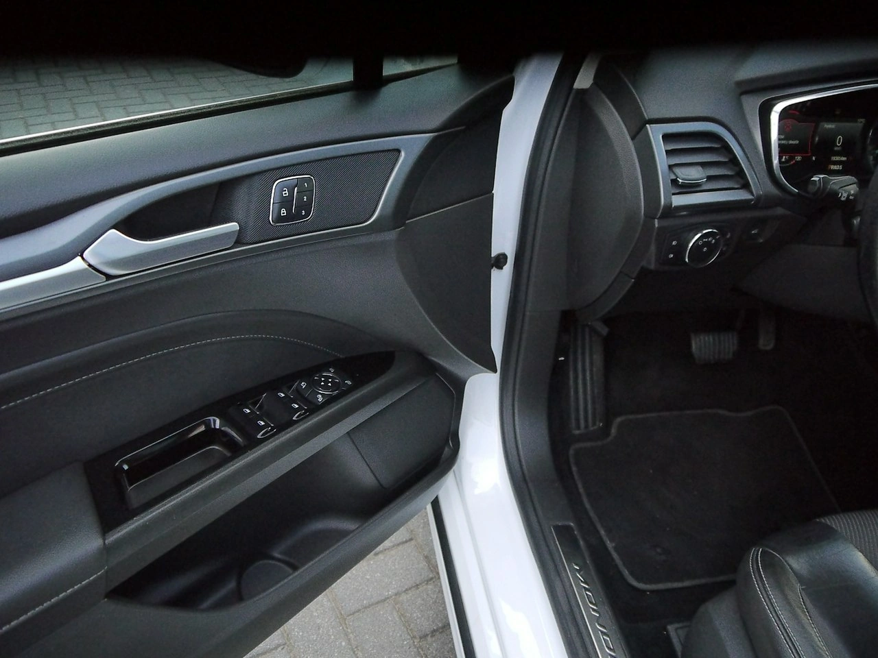 Ford Mondeo - Zdjęcie 43