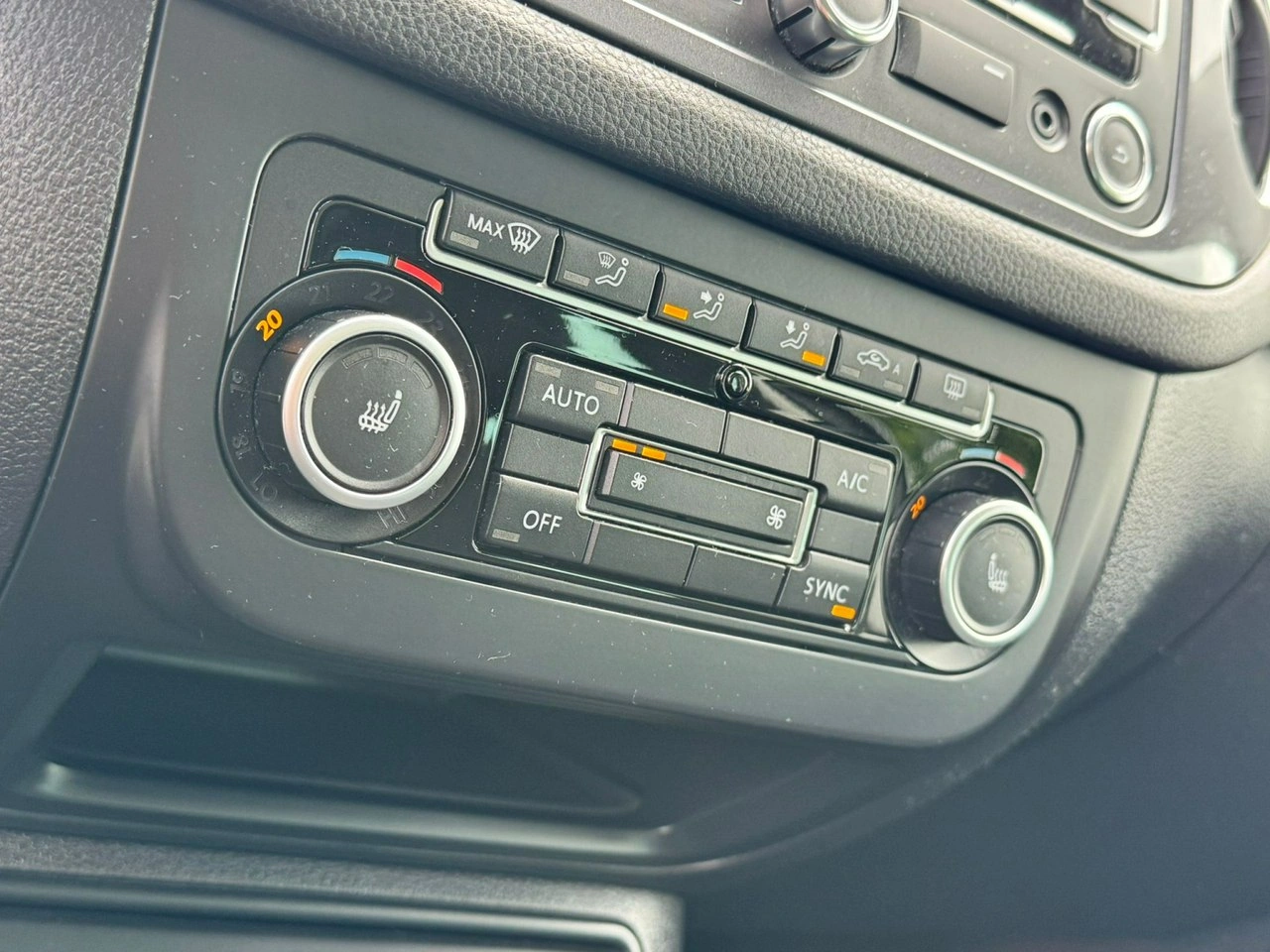 Volkswagen Tiguan - Zdjęcie 22